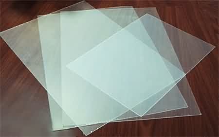 1.000 x 2.000 mm ölçüde 1 - 50 mm kanlıkta şeffaf PVC plakalar.